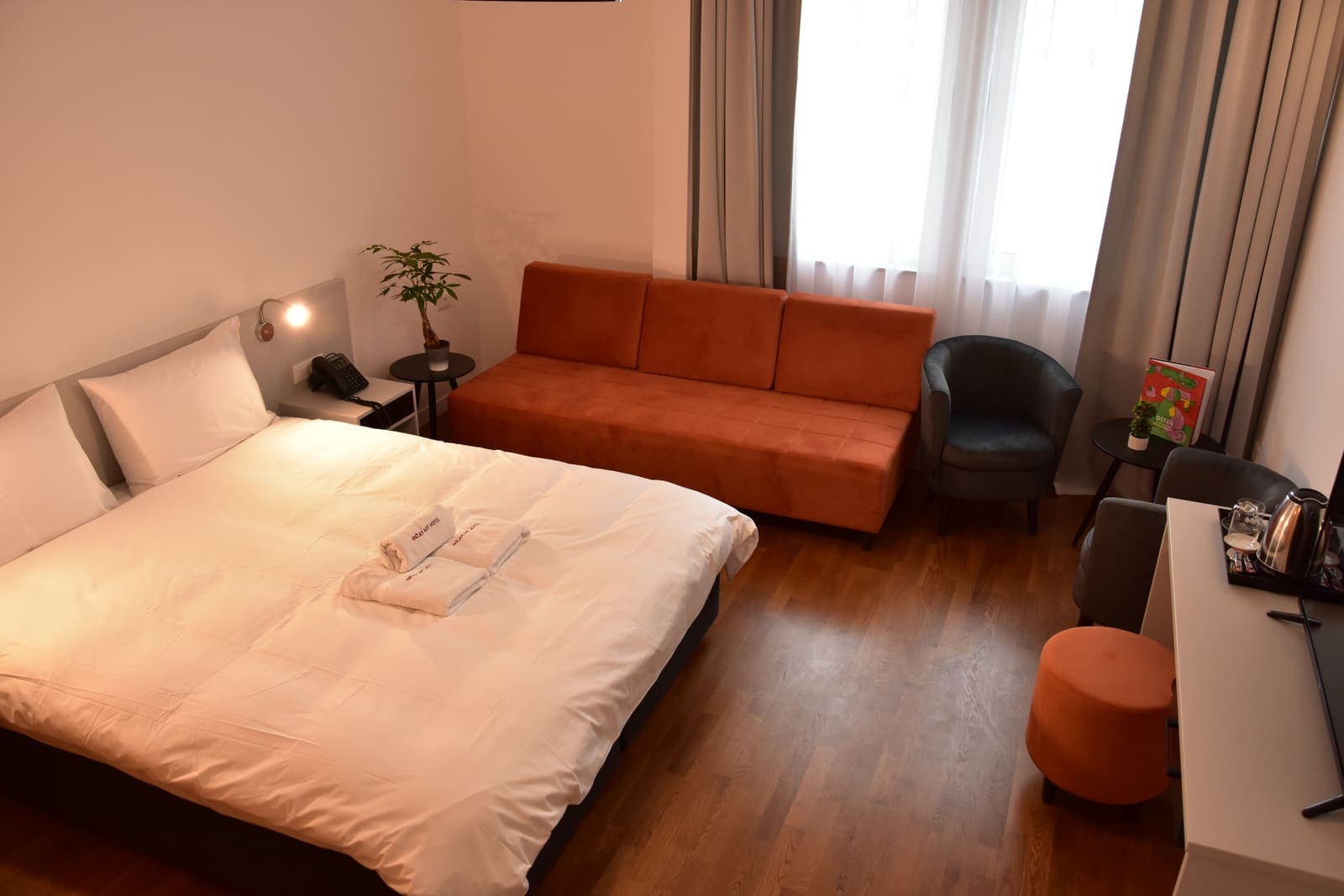Room 8 — photo 2