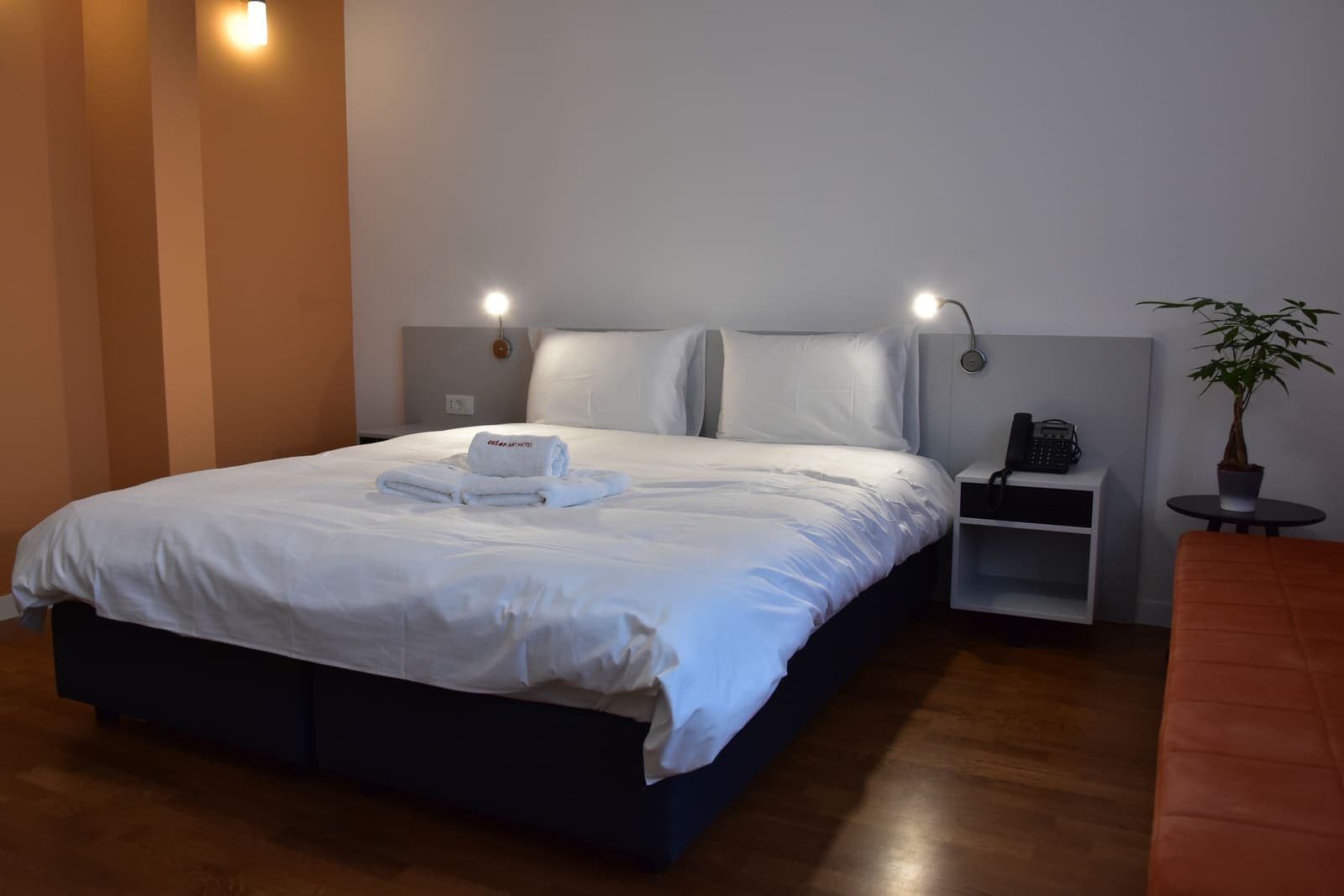 Room 8 — photo 9