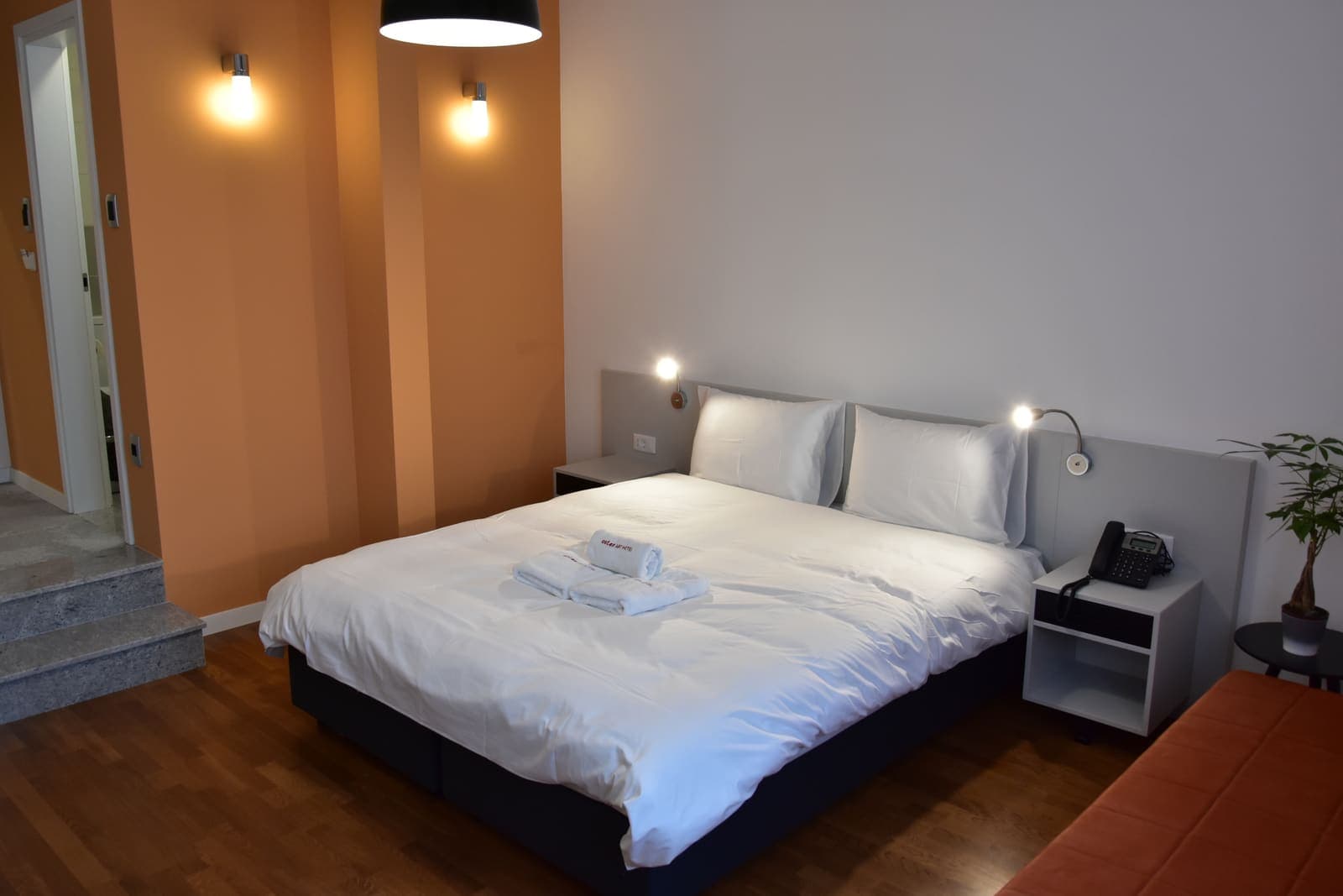 Room 8 — photo 10