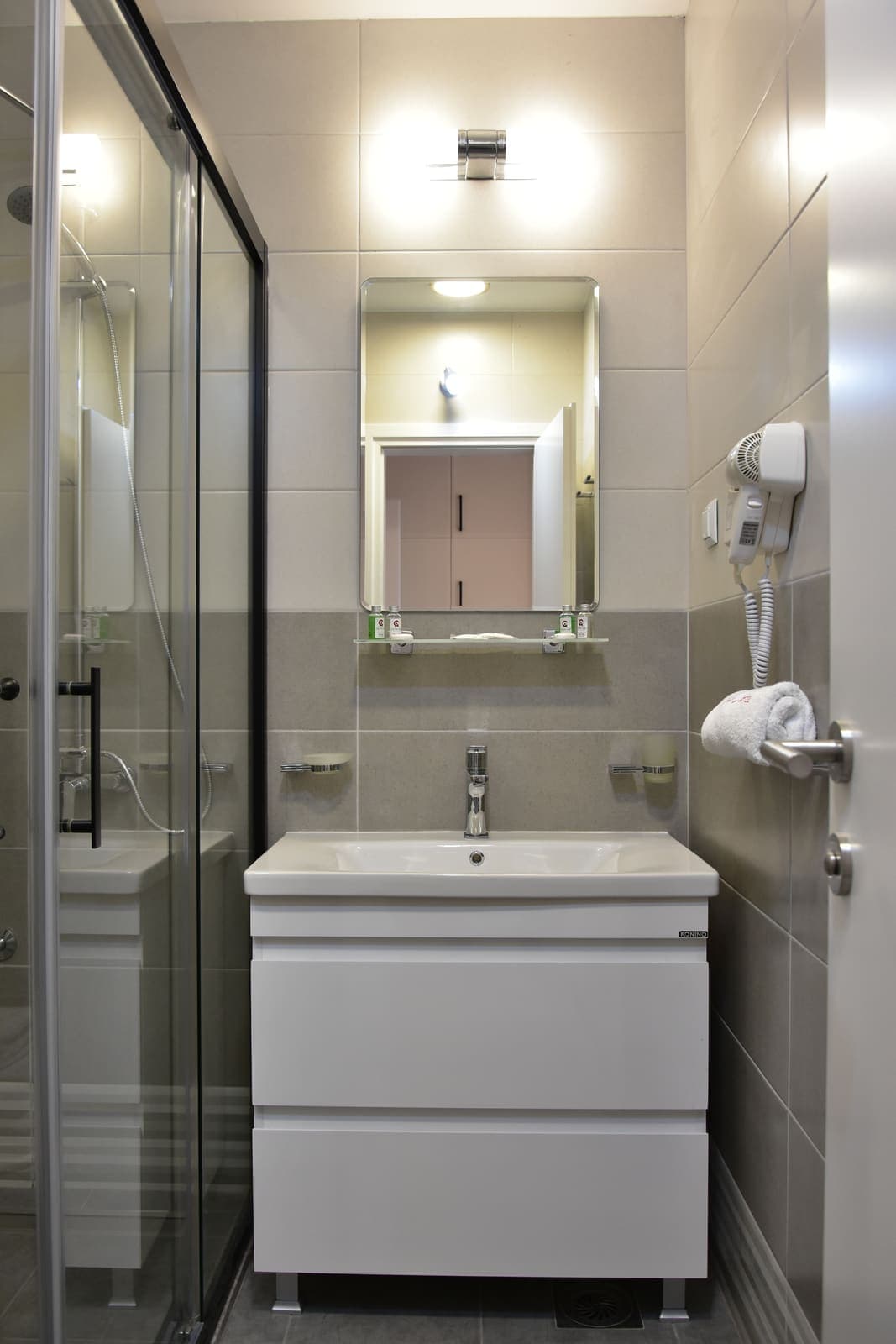 Room 8 — photo 12