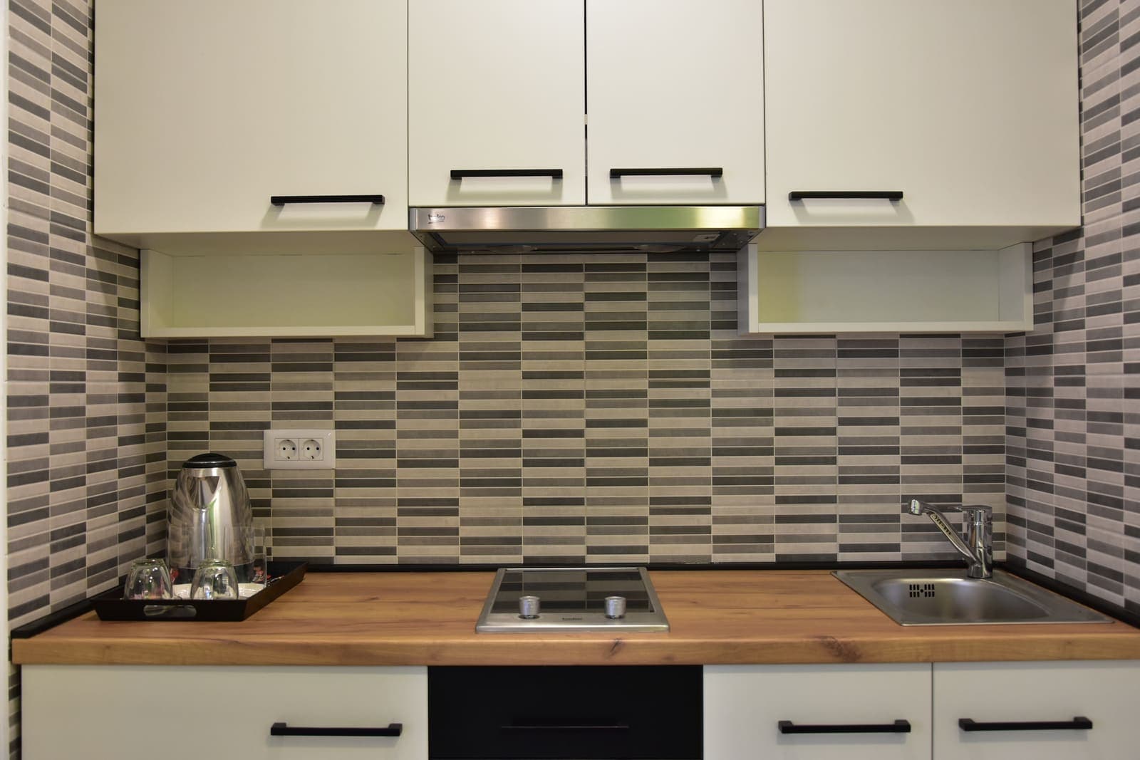 Studio kitchenette — Room 9